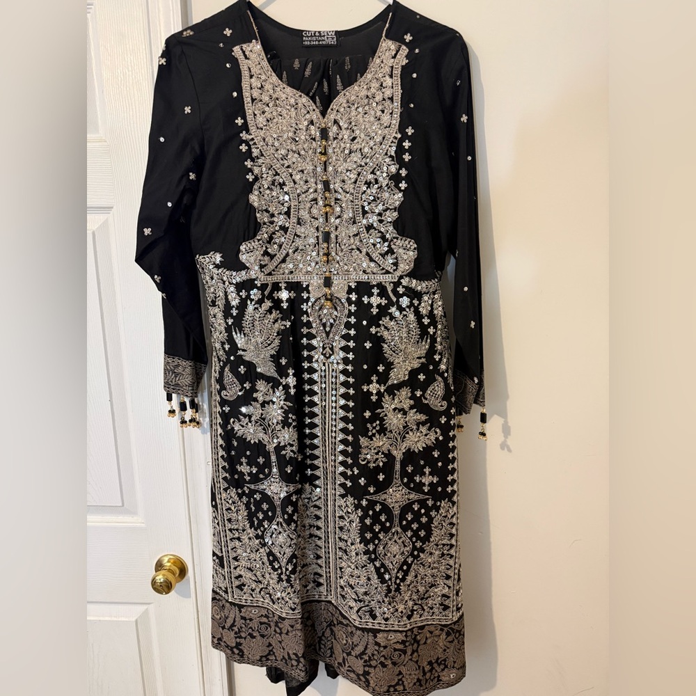 Chic Black and Gold Long Sleeve Dress